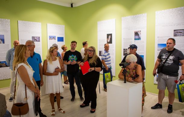 Obilazak edukativnog postava Centra Beli (foto Srđan Hulak)