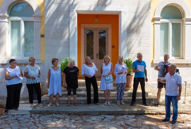 otovrenje bolnice za supove Bejski glazbeni zbor (foto Srđan Hulak)
