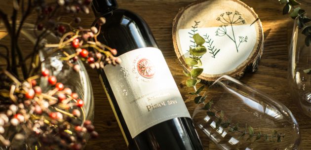 Osjetite eleganciju u svakom gutljaju Sivog pinota 2021 vinarije Krauthaker