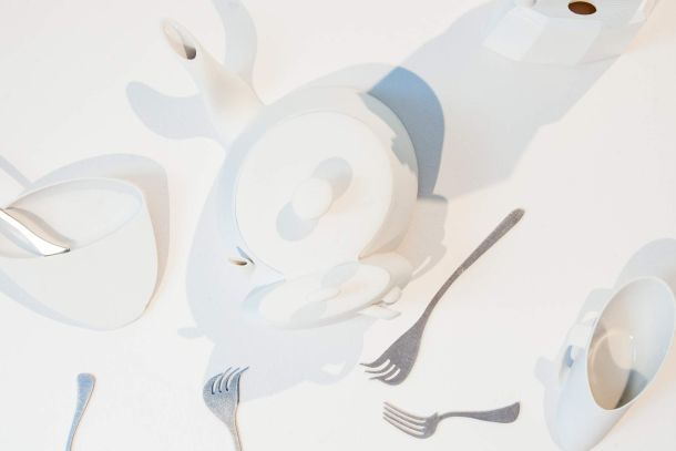 cajnik pribor za jelo Louisa Zahareas