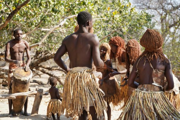 afrika pleme himba namibija ples