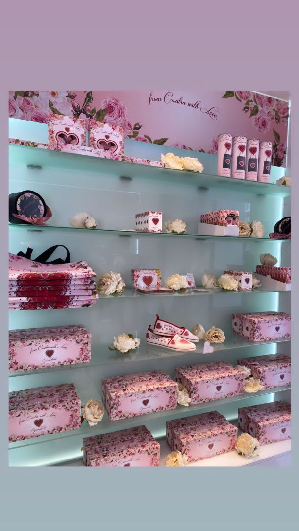 suvenirnica-teslina-5