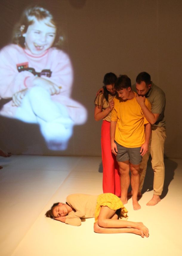 predstava Ne idi daleko