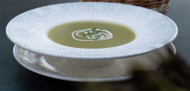 Sad se radi juha od carskih šparoga i to prema receptu chefa Kornelija Malića