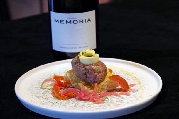 02-enosophia-memoria-tatarski-biftek