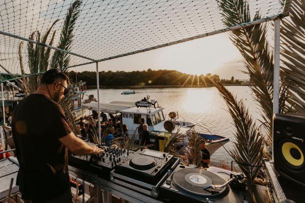 hook-cook-street-food-7