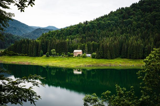 jezero Vidraru Rumunjska