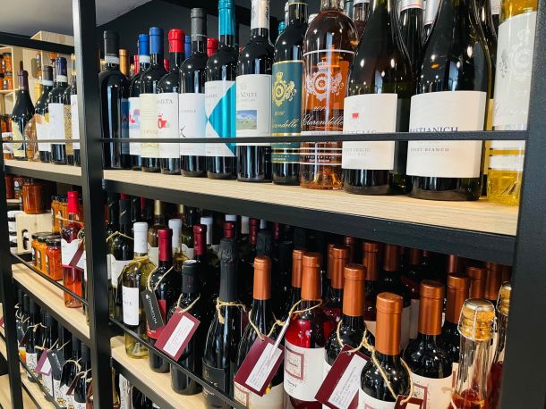 vinoteka dobri dol vina i pjenusci