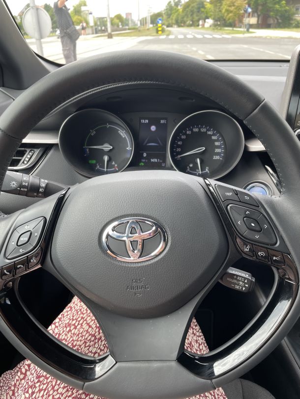 toyota chr hybrid volan