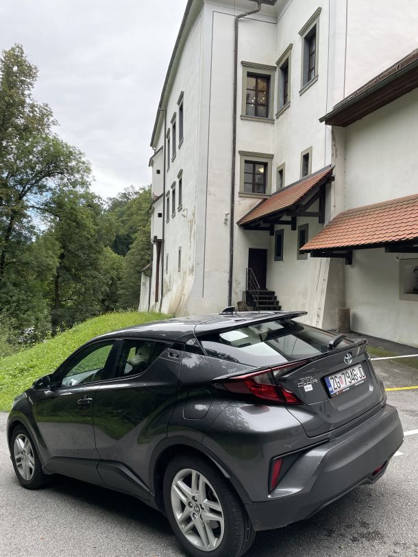 toyota hybrid suv chr 1.8