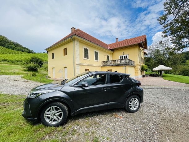 toyota suv hybrid chr