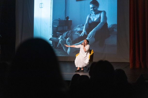 stilinovic Prema dostojanstvu predstava