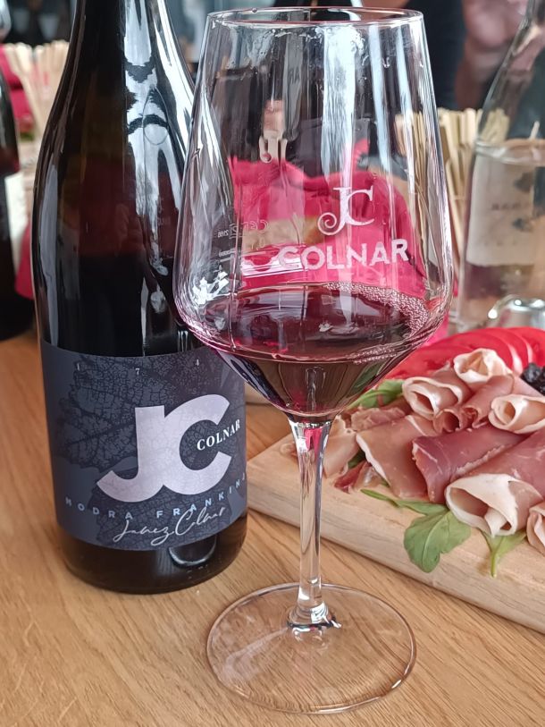 crna frankovka vinarija colnar dolenjska