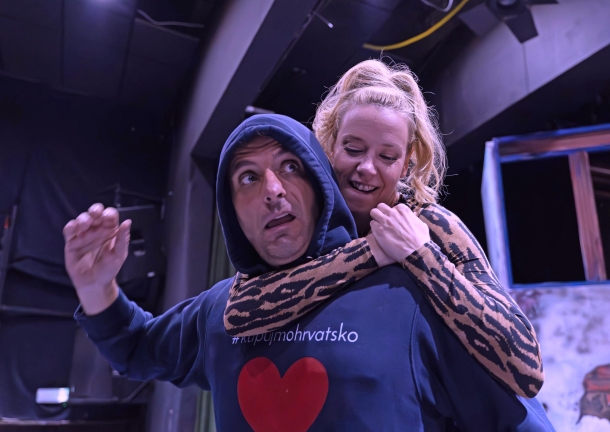 predstava-mi-tu-samo-spavamo-4