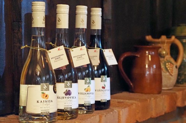 vino-uz-zlicu-pri-deckima-1