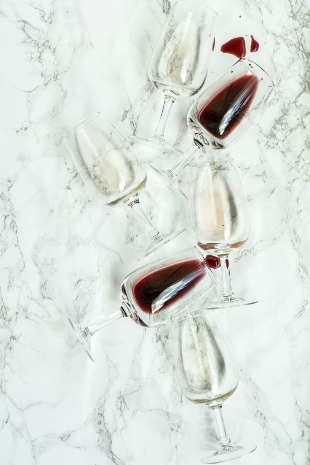 bijelo crveno vino bez alkohola bezalkoholno vino