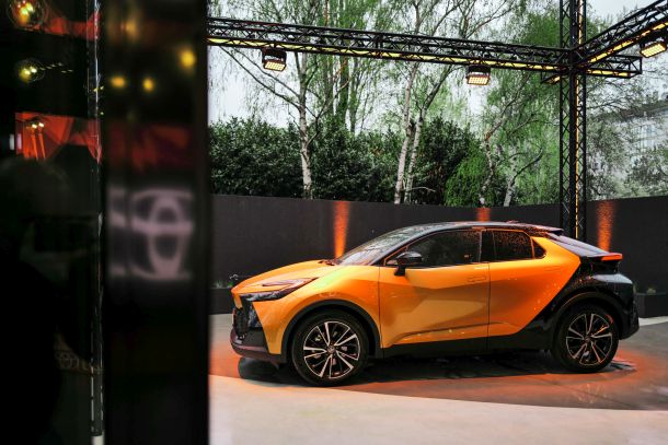 auto toyota chr