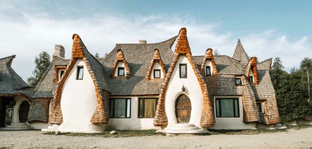 Zašto su kuće s krovom od slame novi sve traženiji trend u modernoj arhitekturi