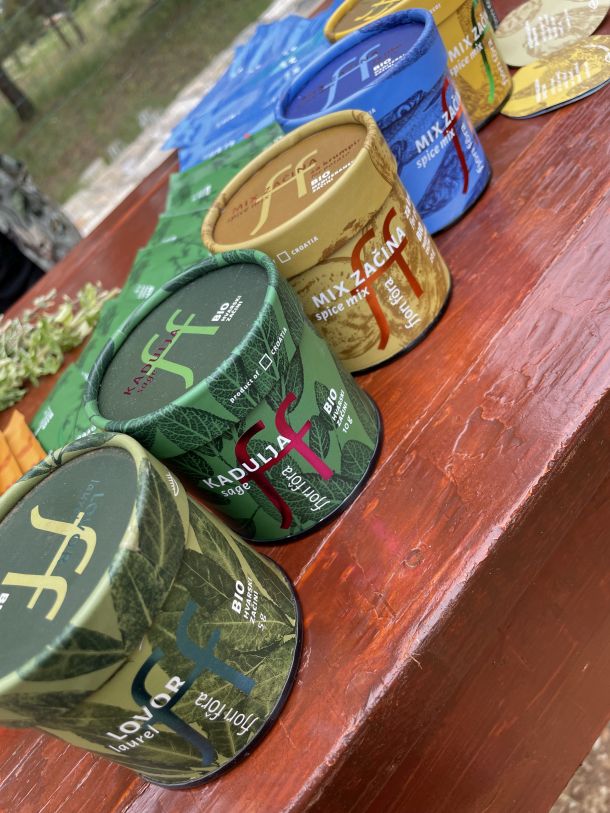 Fjori fôra vrt domaci zacini iz bilja hvar