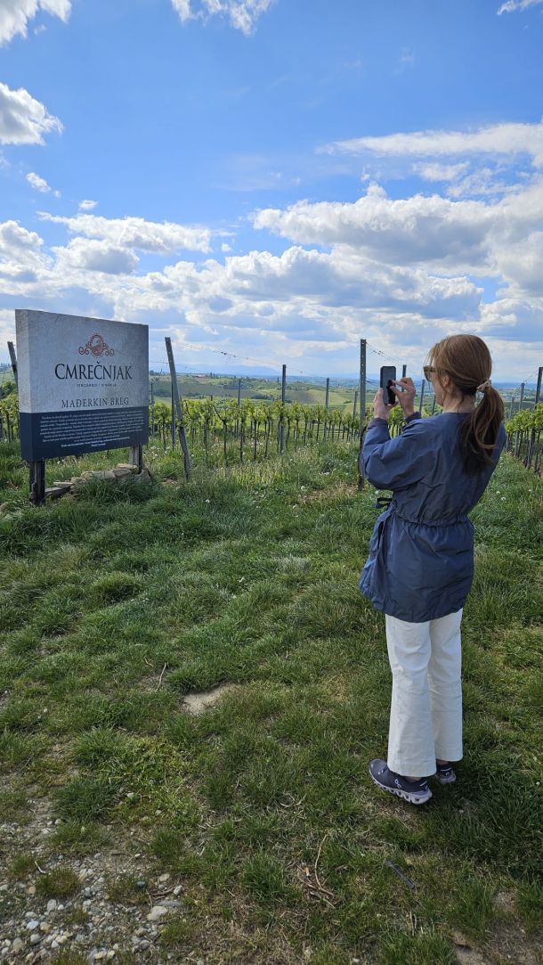 Katherine Cole u vinariji Cmrečnjak