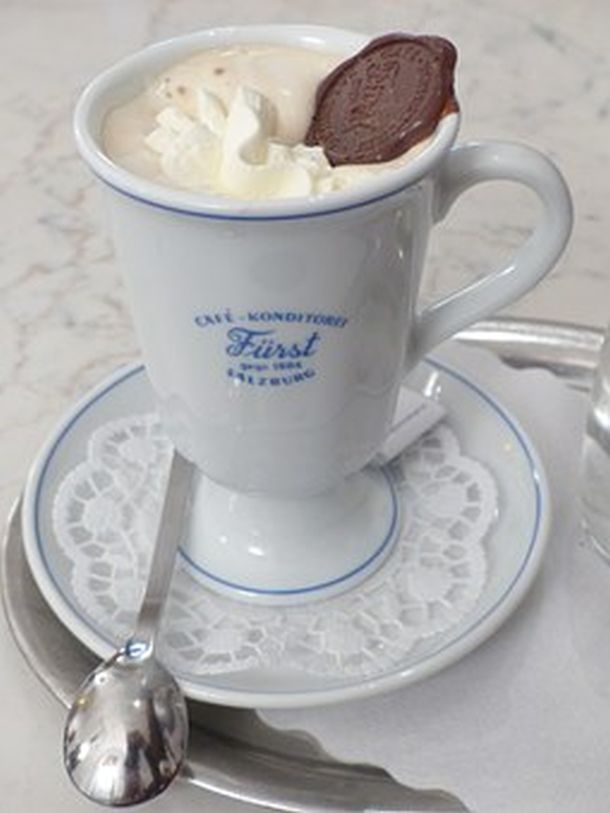 vruca cokolada salzburg cafe furst mozart kugle