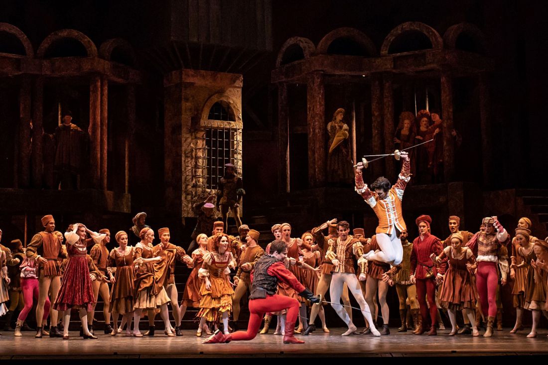 balet romeo i julija Artist of The Royal Ballet in Romeo and Juliet The Royal BalletPhotograph by Helen Maybanks (2)