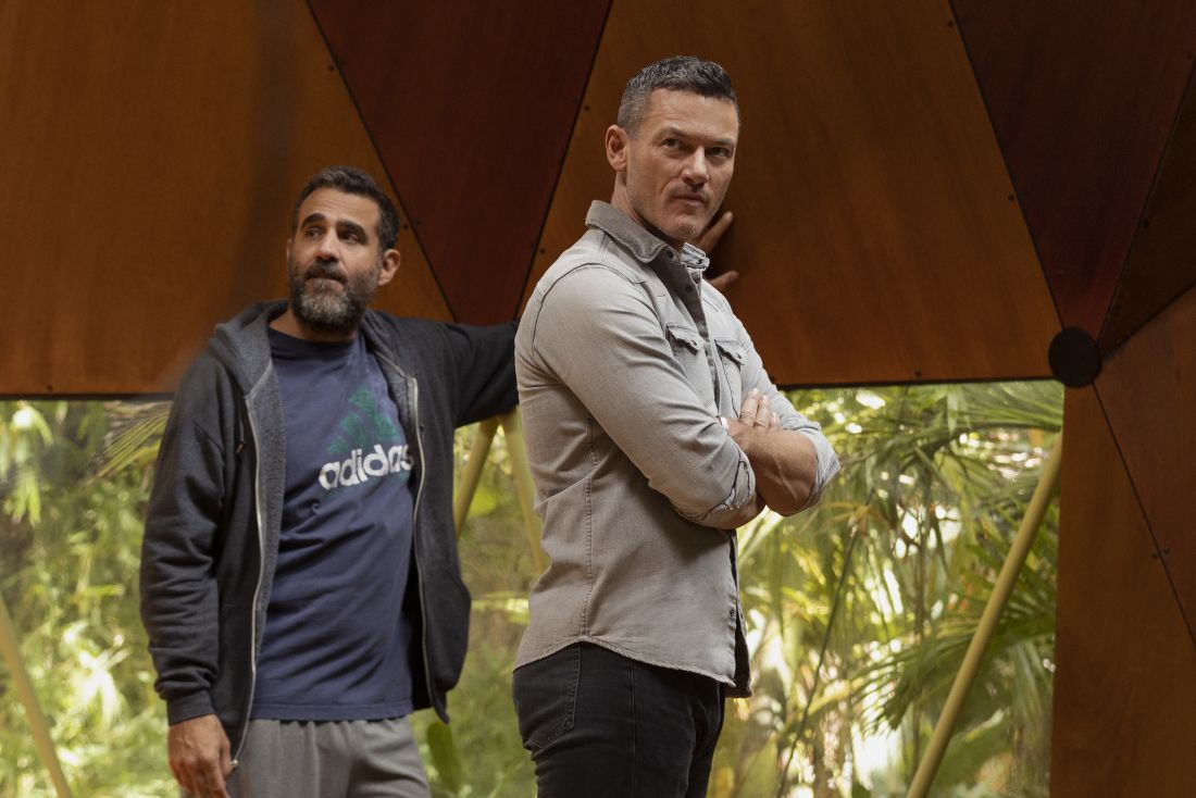 devet-potpunih-neznanaca-1