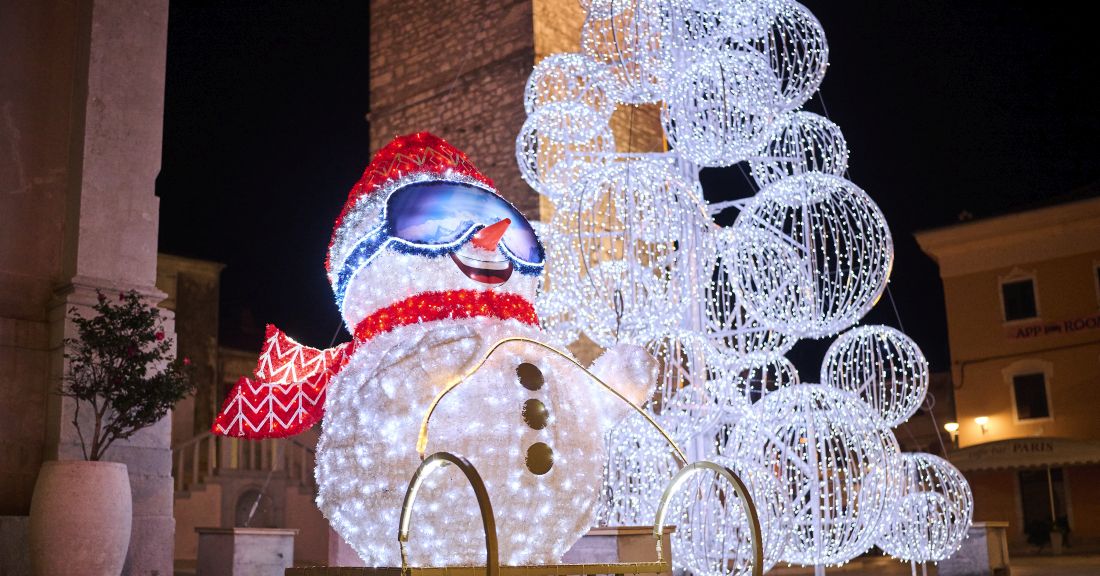 Gospodari svjetla - svjetleci snjegovic