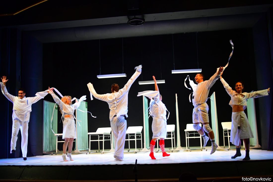 kazaliste komedija predstava recenzija