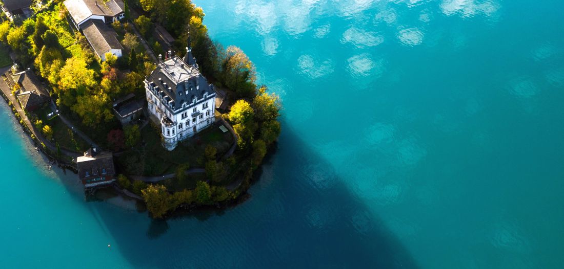 proljetna putovanja europa jezero Iseltwald svicarska