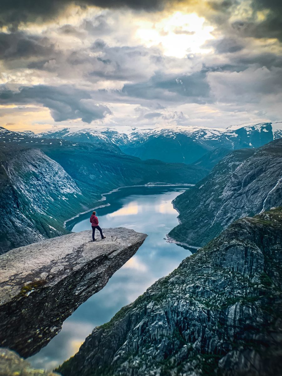 Trolltunga norveska vidikovac na fjord sa stijene