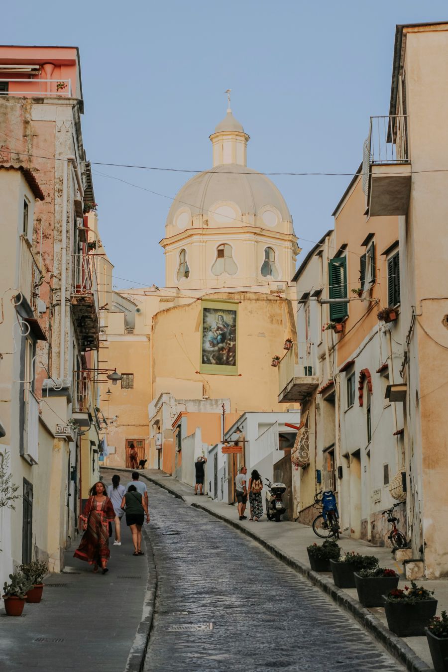 crkva u ulici otok procida italija putoanje