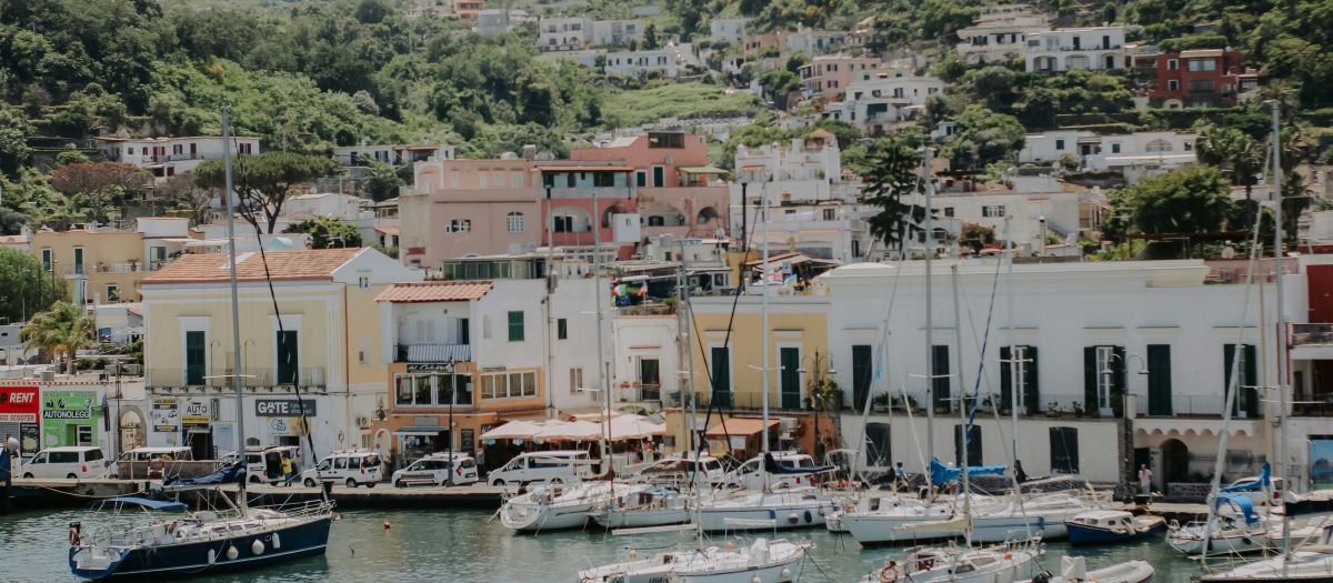 Ischia i Procida, raj nadomak Napulja: Talijanska oaza u kojoj vrijeme staje, a tirkizno more i pastelne kućice liječe dušu