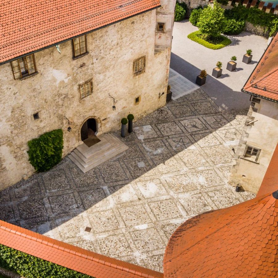 Grad dvorac Otocec restoran slovenija izlet