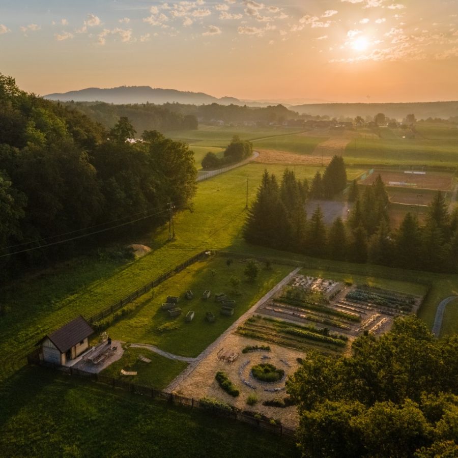Grajski vrt organski vrt dvorac otocec slovenia