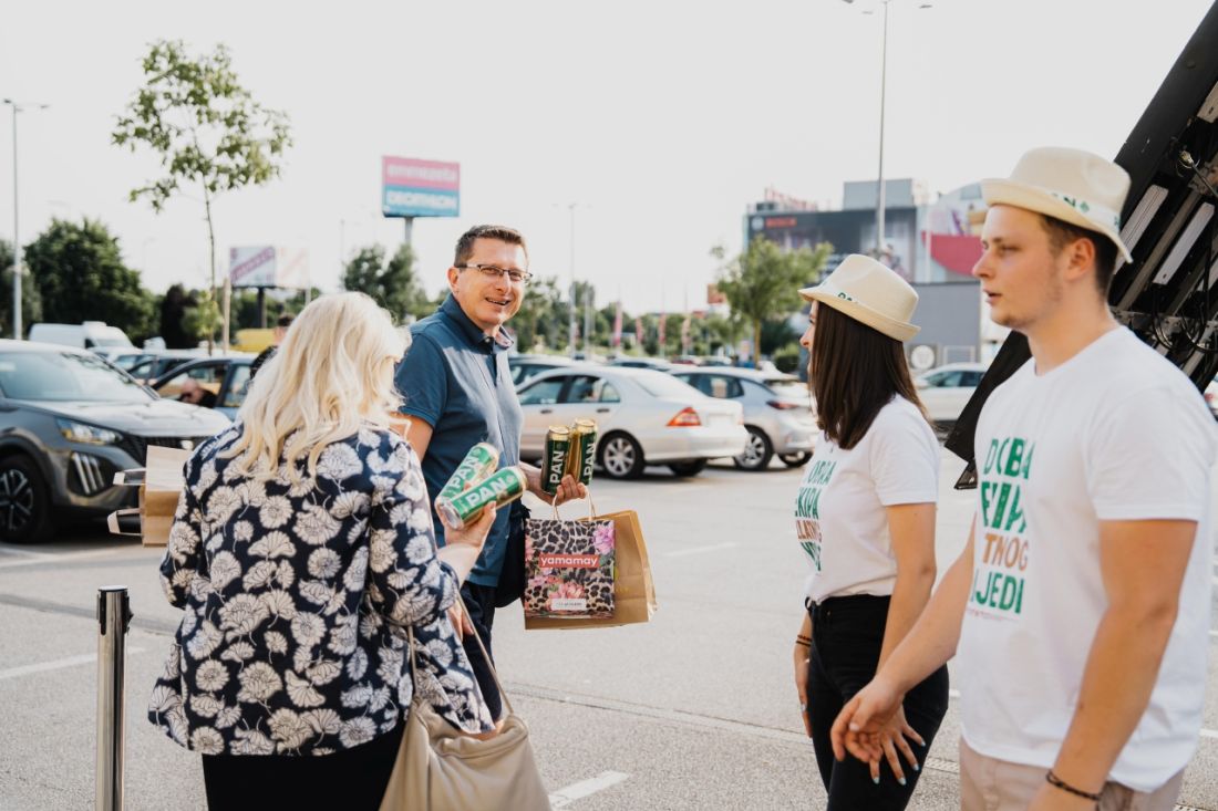 pan-zlatni-kamionic-1
