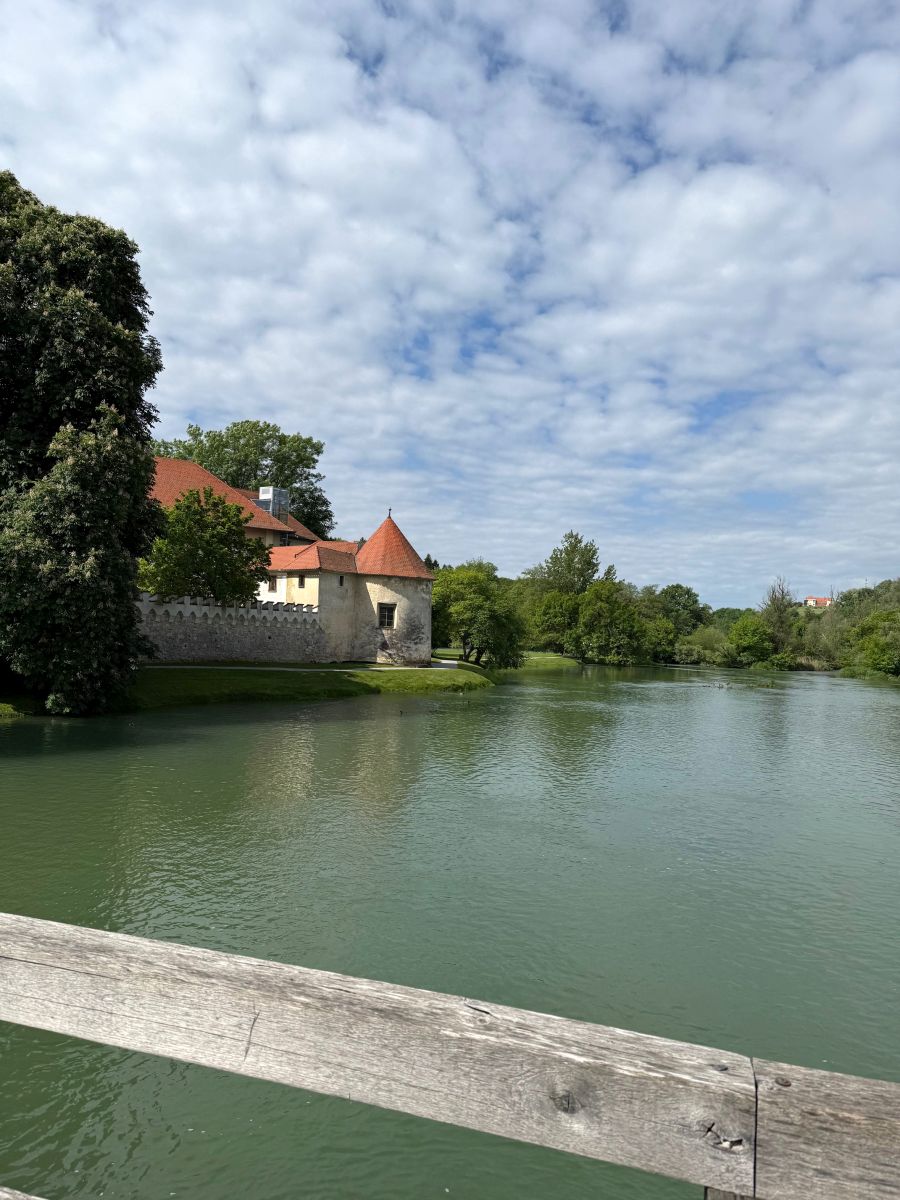 putovanje izlet slovenija dvorac otocec