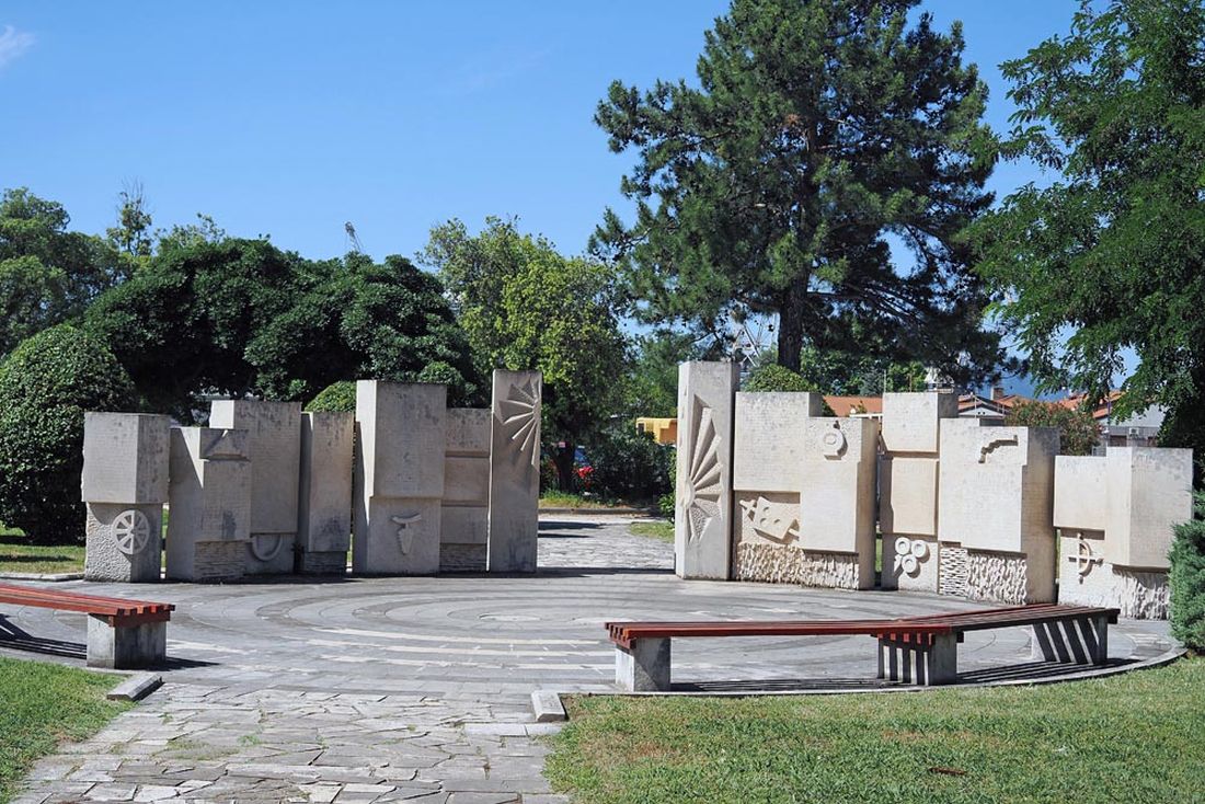 grad ploce park spomenik