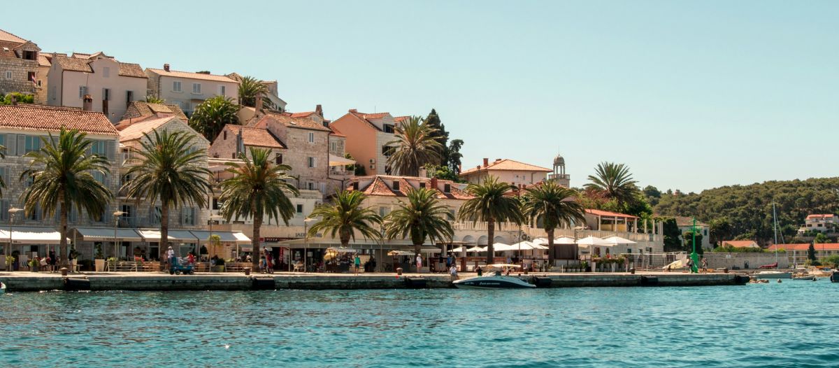 Zašto je otok Brač dragulj Dalmacije – od Zmajeve špilje do pustinje usred otoka