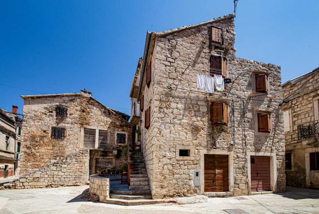 otok vis komiza dalmacia hrvatska