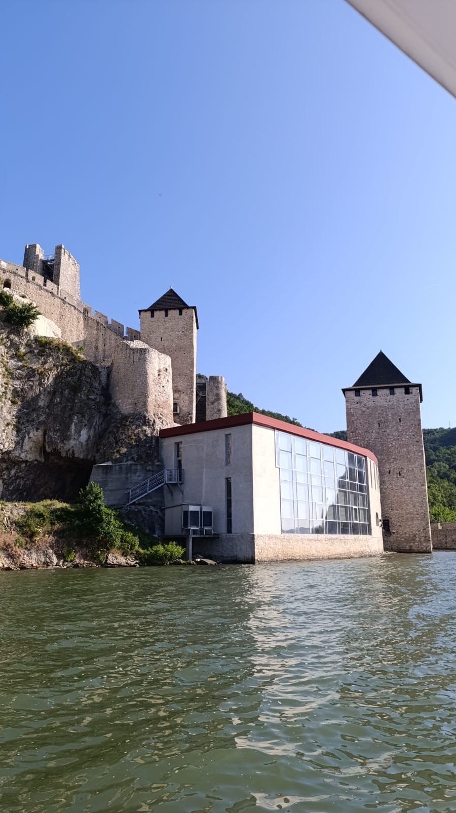 plovidba katamaranom golubovacka tvrdava muzej