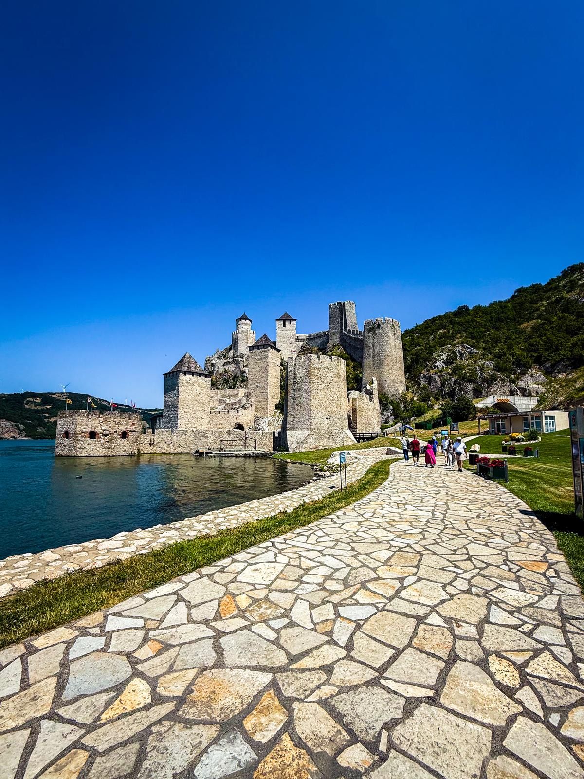 putovanje istocna srbija golubovacka tvrdava