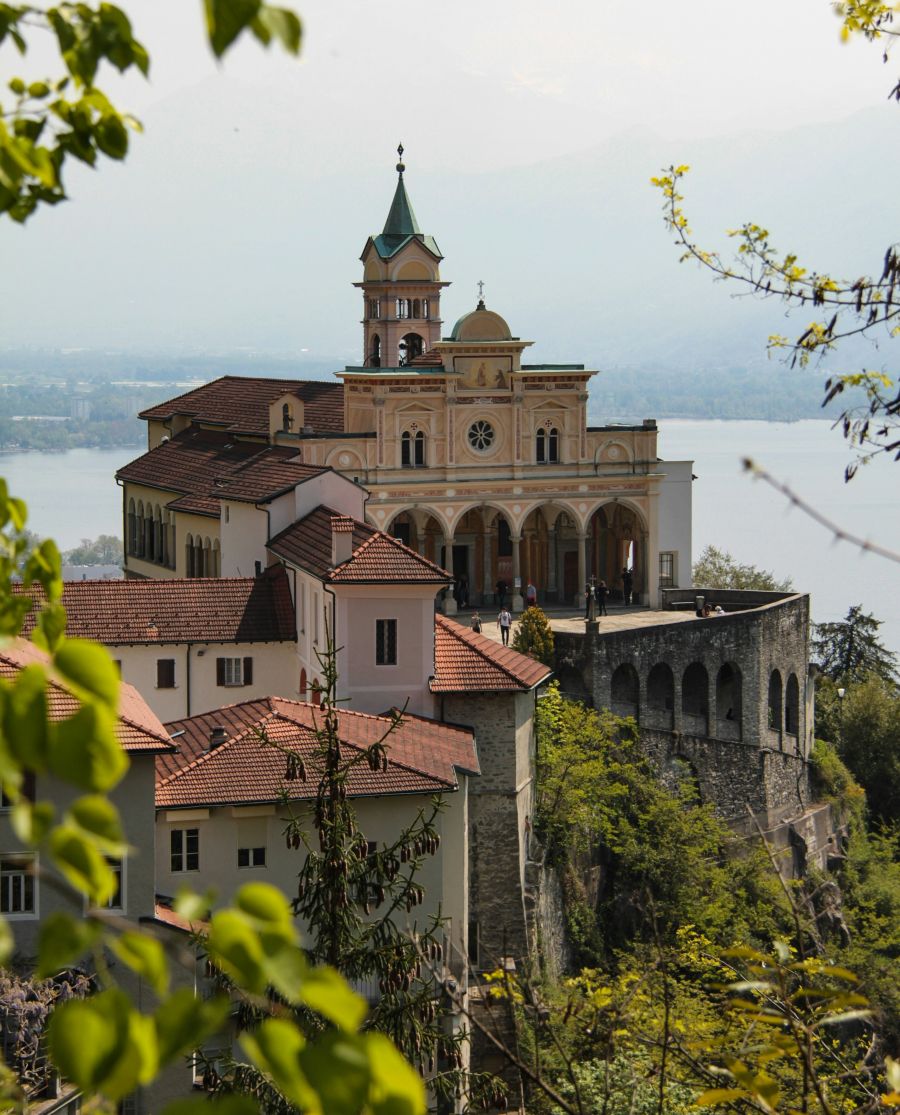 bazilika crkva Madonna del Sasso kanton Ticino svicarska