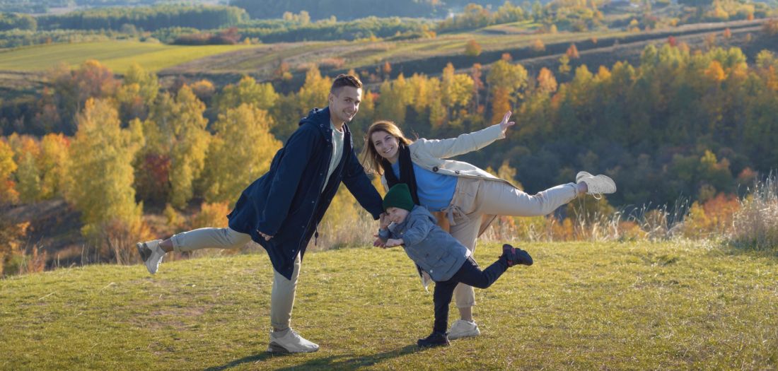 Zakoračite u udobnost – ključni komadi za aktivne žene i muškarce