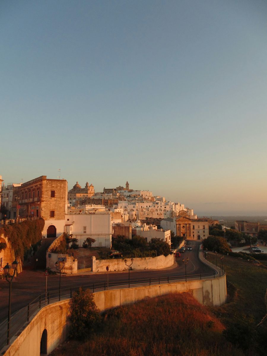grad ostuni italija apulija odmor putovanje