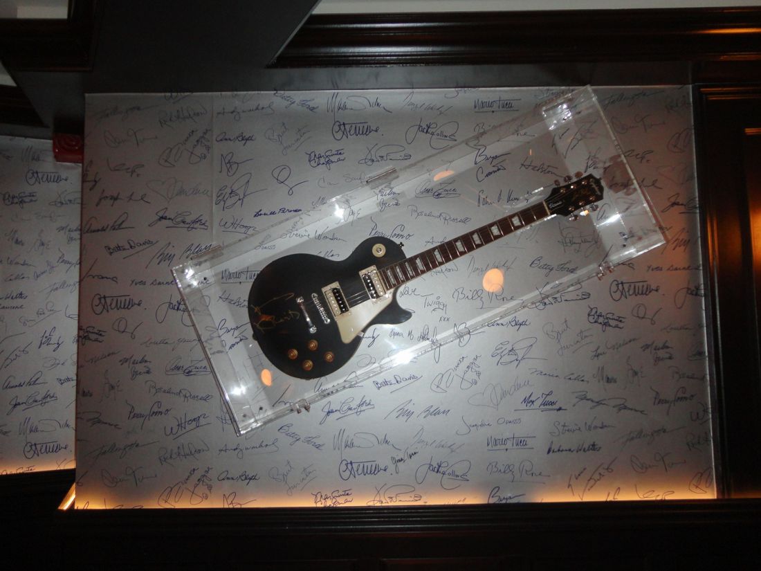 gitara u restoran Delmonicos new york intervju Dennis Turcinovic