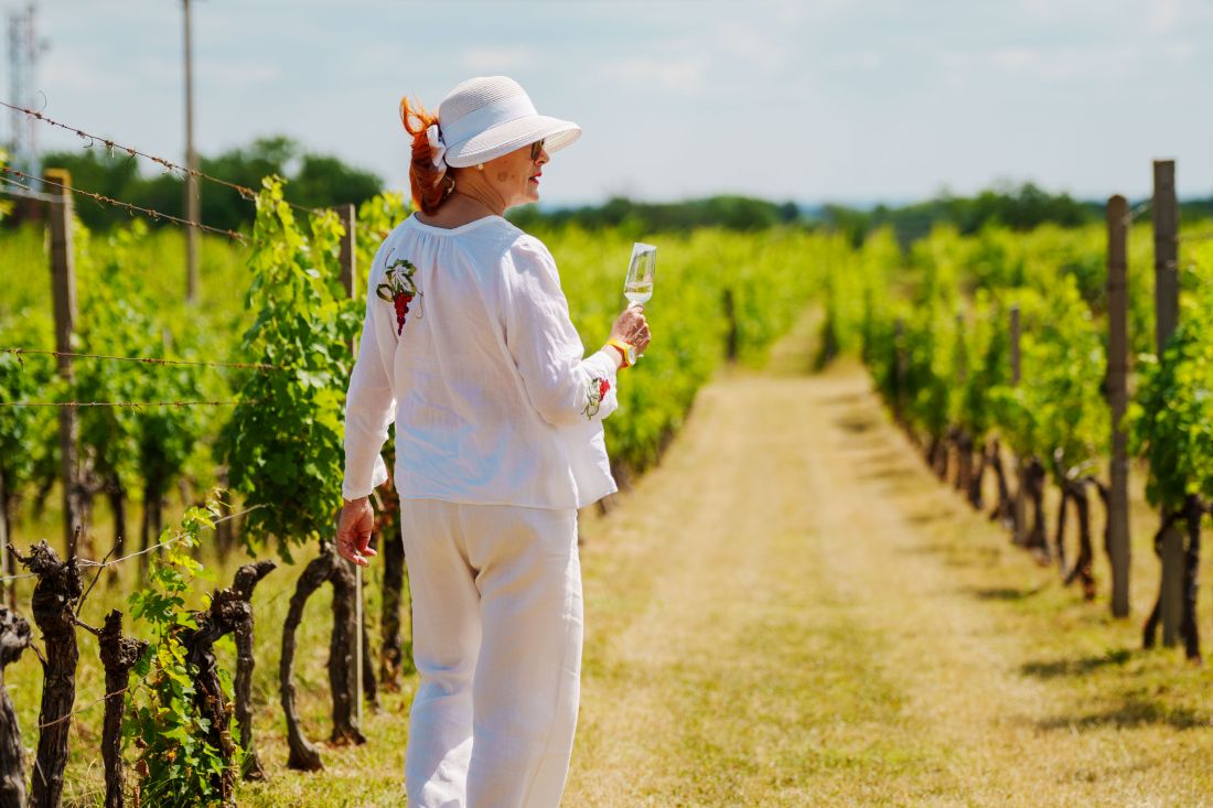 zena u vinogradu polozaj rados ilok hrvatska