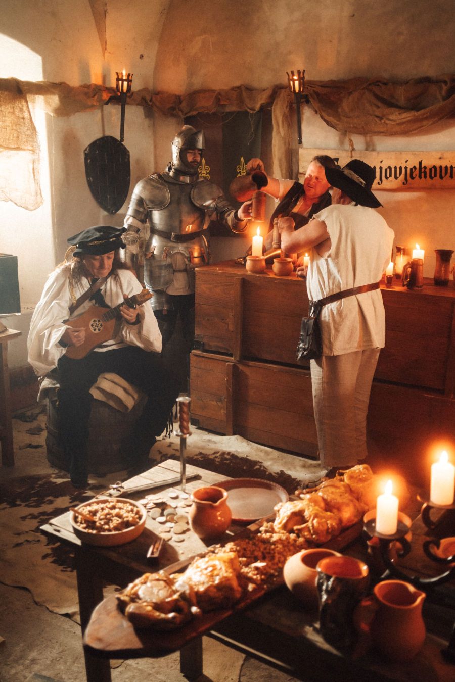 glazbenik na lutnji svira renesansnu glazbu krcma koprivnica Renesansni festival