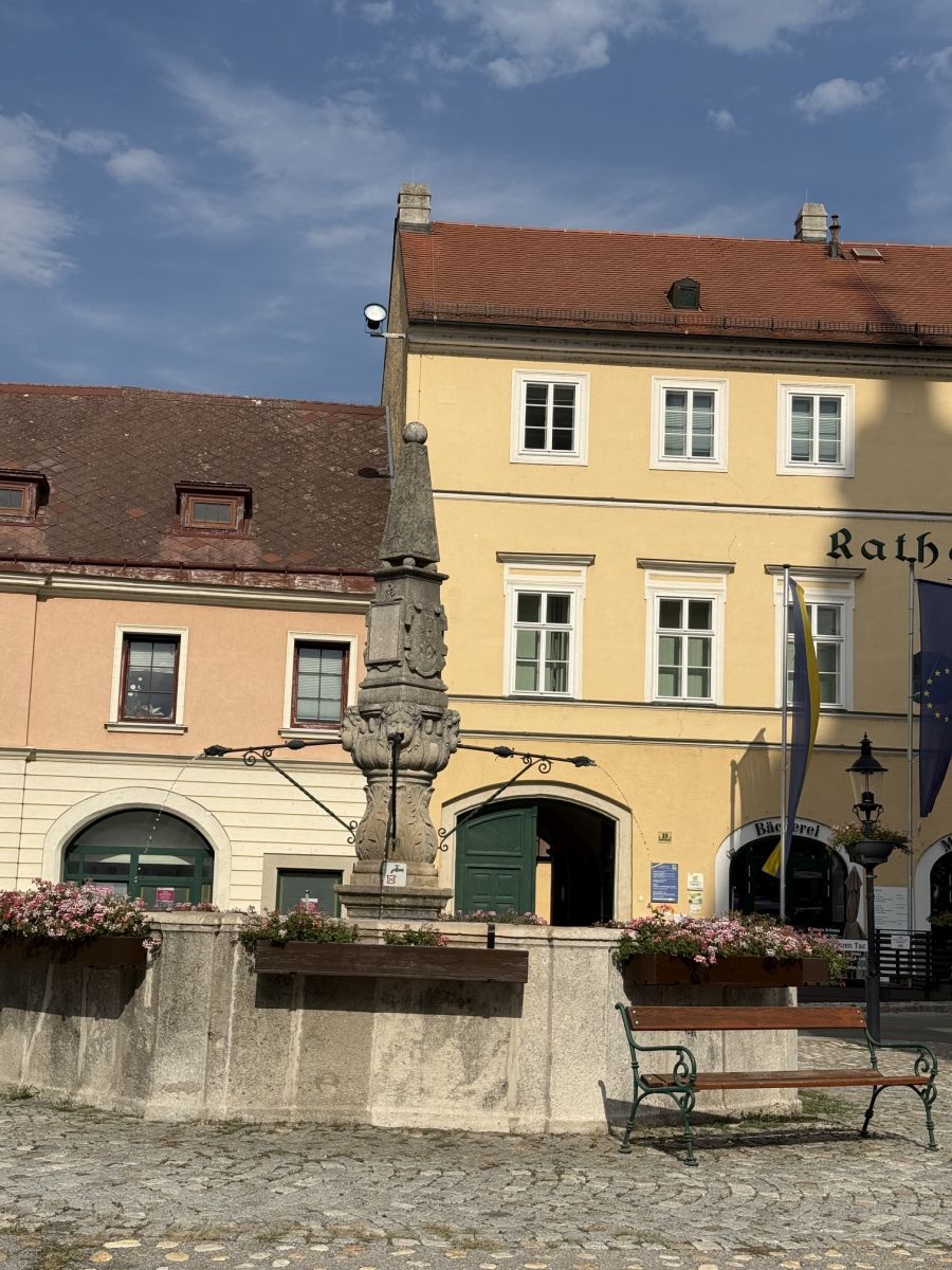 gradska vijecnica srednjevjekovni gradic hainburg izlet austria