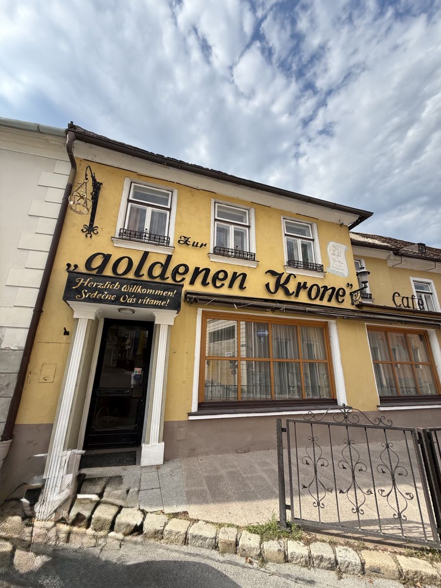 izdvacka kuca u hainburg austria